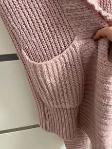 Dlhý sveter v púdrovo ružovej farbe - 4