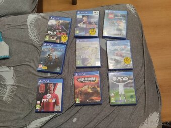 Predám PS4 - 4