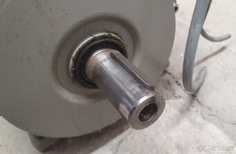 Kvalitný elektromotor zn.HELMKE 3kW/1440ot. - 4