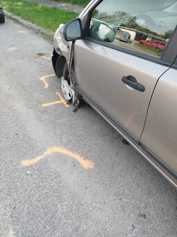 Predám auto na náhradné diely - 4