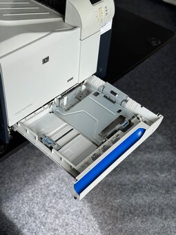 HP Color LaserJet CP3525n - 4