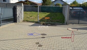 NA PREDAJ: zaujímavý stavebný pozemok 654m2 - Majcichov - 4
