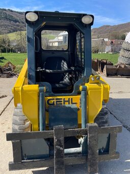 Šmykom riadený nakladač Gehl 3935 - 4