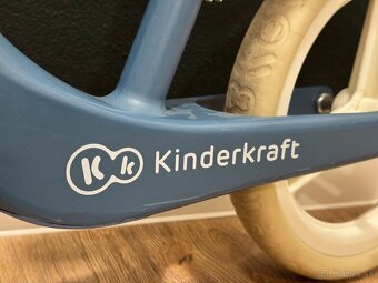 Odrážadlo Kinderkraft Fly Plus + košík a zvonček - 4