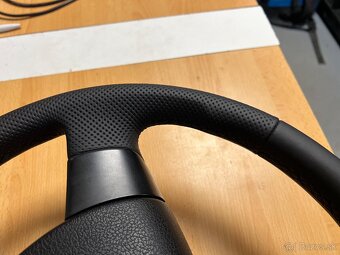 Predám nanovo obšitý trojramenný volant do VW - 4
