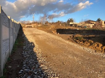Stavebný pozemok 1000 m2 Vinohrady nad Váhom - 4