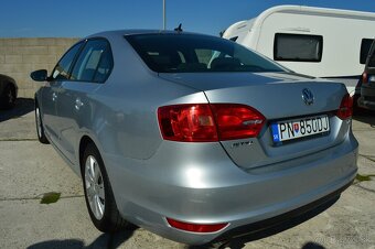 VOLKSWAGEN JETTA 1,6TDI 77kW 83586km SLOVENSKÉ - 4