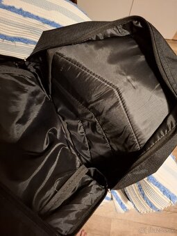 Ruksak čiernej farby - 4