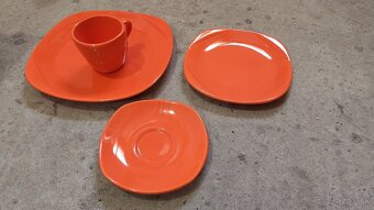 Sada riadov, čajník, hrnček, tanier - 4