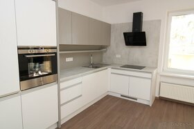 BRANDreal – 3 izbový byt v centre na Námestí SNP, 95 m² + 32 - 4