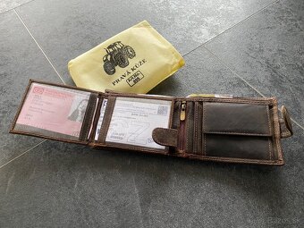 Pánska kožená peňaženka s traktorom. - 4