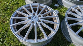 Mercedes Benz GLA sada diskov R18 - 4