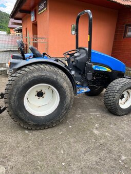 Kompaktný traktor new Holland - 4