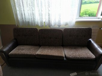 Darujem starší gauč s 2 kreslami a stolíkom - 4