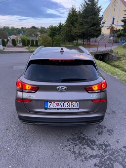 Hyundai i30 CW 1.6 CRDi Family - 4