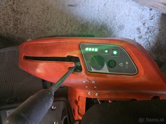 HUSQVARNA R 112iC traktor - 4