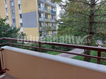 PRENÁJOM: 1 IZBOVÝ BYT S BALKÓNOM A LOGGIOU, SLNEČNÁ ULICA - 4