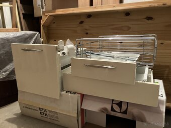 Predám 10ks madlá/úchytky , nerezové skrinky/kuchyňu - 4