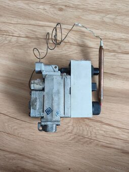 Plynový ventil/regulátor Junkers CR 640 406 - 4