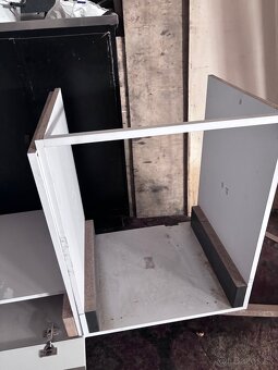 Skrinka pod rúru - 4