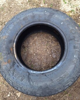 Mam na predaj gumy 245/70 R16 - 4