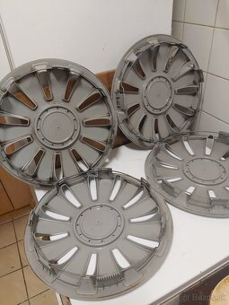 Dve sady puklice 15'' a sada 4ks puklice 13'' - 4