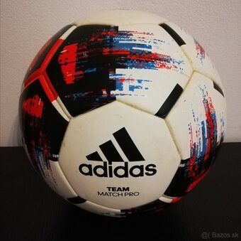 Predam futbalove lopty Adidas OMB / Pro - 4
