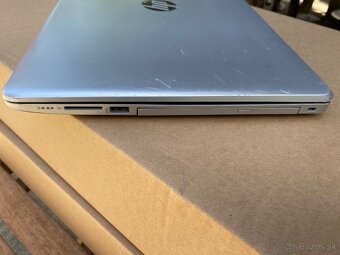 HP 15 AMD A9-9420,15,6” 8GBDDR4,Radeon R5,120GBSSD - 4