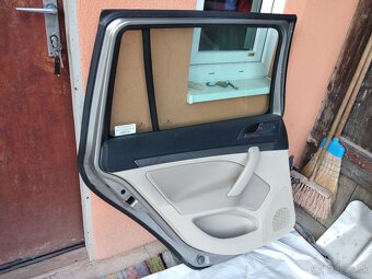 Octavia 2 kombi r.v.2006 dvere zadne ľave - 4