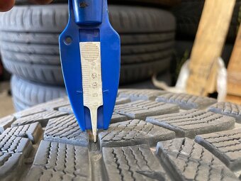 Goodyear 275/40 R22 - 4