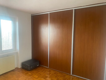 Dom Senohrade - predajom voľný, veľký pozemok, hosp. budovy - 4