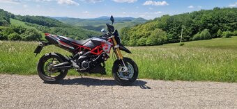 Aprilia Dorsoduro 900 - 4