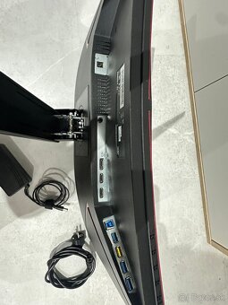 Zaoblený špičkový hráčsky monitor AOC Q27G2U/BK 27" - 4