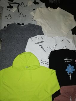 Dámske svetre, mikiny, tričká veľkosť L - 4