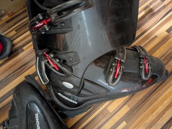 Lyže Atomic s lyžiarkami - 4