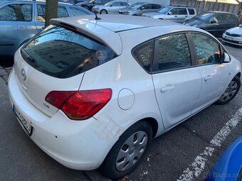 Opel Astra 2011 na diely - 4