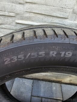 235/55 R19 - 4