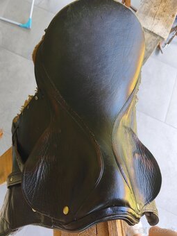 Staršie kožené anglické sedlo so strapcami - 4