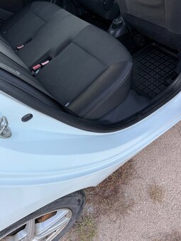 Renault clio III hatchback - 4