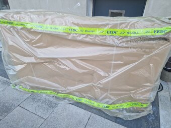 65" Crystal UHD UE65U8072F (2025) nový - 4