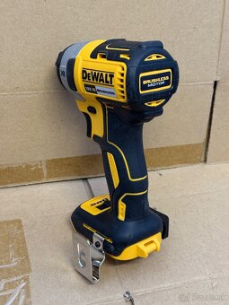 AKU razovy uťahovák Dewalt - 4
