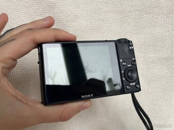 Sony Cyber-shot RX100 Mark IV - 4