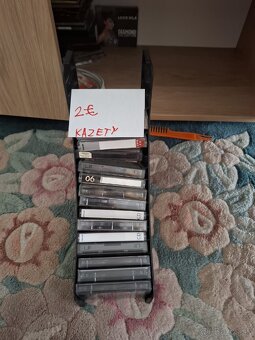 Kazety stoja od: 1€ do: 3€ - 4