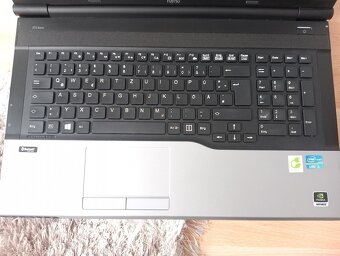 17" Fujitsu Lifebook / Intel core i5 / 256gb ssd / 8gb ram- - 4