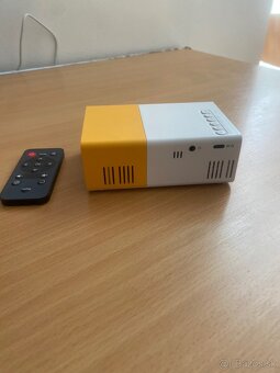 Predám projektor YG300-žltý - 4