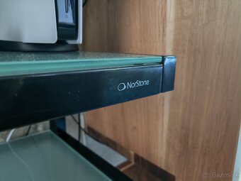 Hi-Fi stolík NorStone – sklo & kov 
 - 4