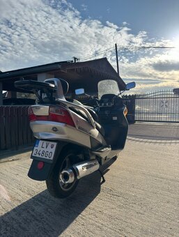 Suzuki Burgman 400 - 4