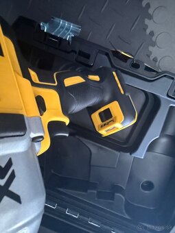 Dewalt Razovy utahovak 1/2 - 4