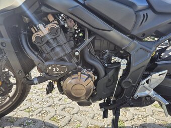 Honda CB650R - 4
