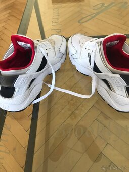 Nike Air Huarache Sneaker - 4